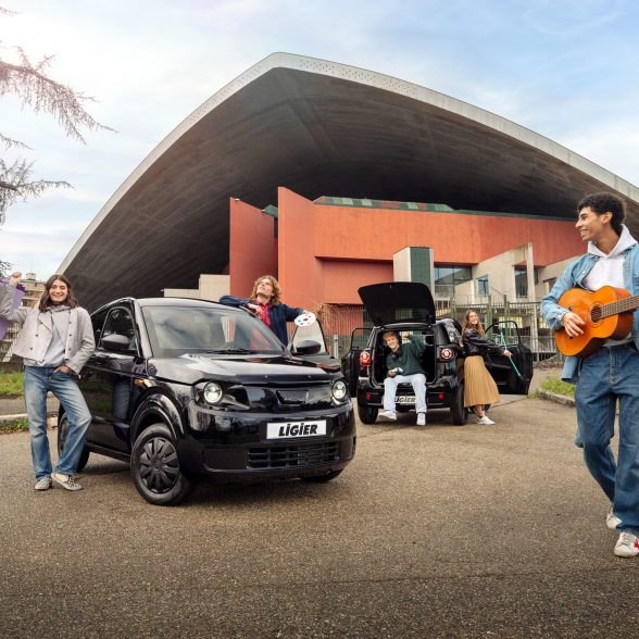 Myli-LAB_Intense-Black_RevoD-EV8_2-scaled